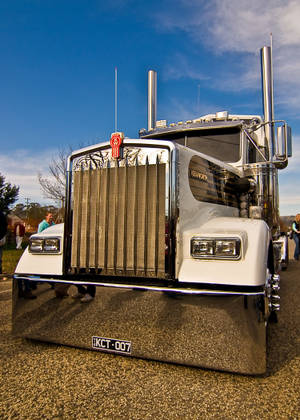 Kenworth Shiny Bumper Chrome wallpaper — OnePlus Pad Go 2 Wallpaper