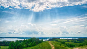Maaliwalang kalangitan ng Belarus na wallpaper