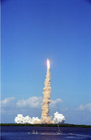 Majestic na Paglunsad ng Ares I-X sa Kennedy Space Center — Sky Wallpaper