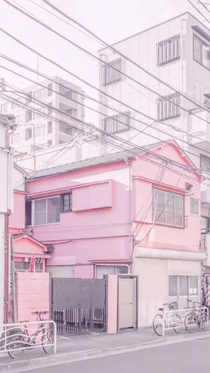 Pink Aesthetic na Bahay sa Tabi ng Puti na Gusali