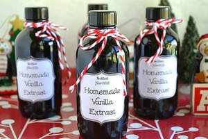 Hand Made Vanilla Extract Para sa Wallpaper ng Regalo ng Pasko — Christmas Tree Wallpaper