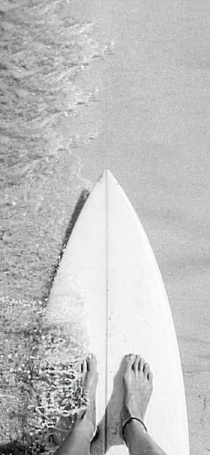 Monochrome Surfboard — Galaxy A56 Wallpaper