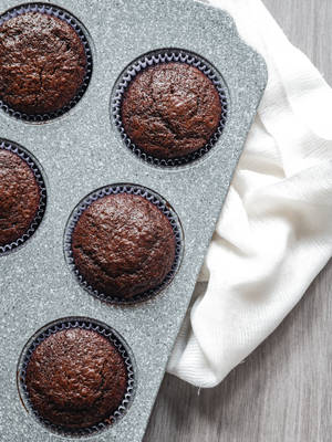 Muffins in gray tray wallpaper — 3:4 Wallpaper
