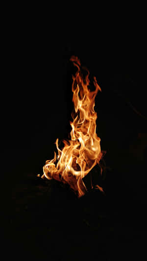 Nag-aalab na Apoy - Isang Nakakamang-mang Pagtatanghal ng Maapoy na Sining — Fire Wallpaper