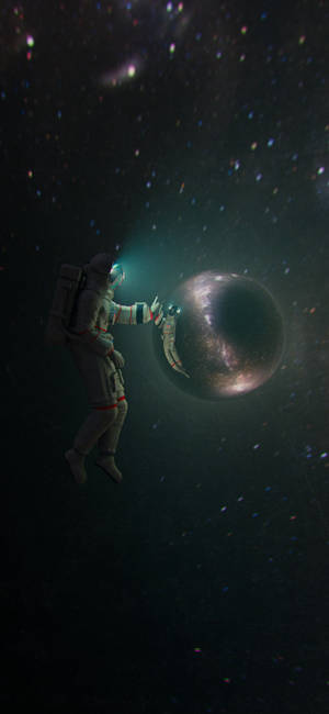 Note 10 Plus Astronaut wallpaper — iPhone 14 Plus Wallpaper