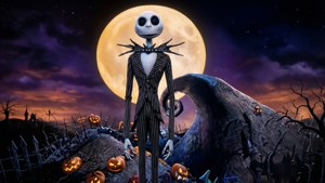 Si Jack Skellington ay nakatayô nang marangal sa ibabaw ng Halloween Town sa ilalim ng isang nagniningning na buwan. — Nightmare before christmas GIF Wallpaper