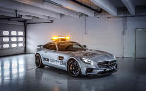Safety Car sa Race Track — MacBook Pro M1 Wallpaper