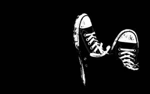 Wallpaper ng Sapatos na Converse na Itim na Astig