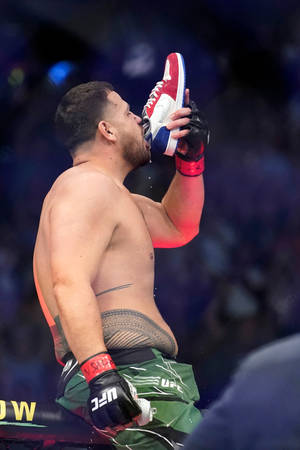 Side Photo Of Tai Tuivasa Drinking From Shoe — Huawei MatePad Edge Wallpaper
