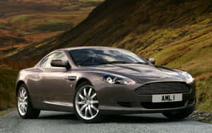 Makinis na Aston Martin DB9 sa Bukas na Daan — Steam Deck OLED Wallpaper