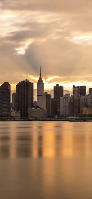 Iphone Xs Ny City Background — iPhone 16e Wallpaper