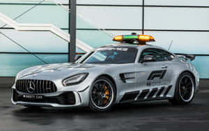Ang Safety Car na Namumuno sa Karera sa Bilis sa Track — MacBook Air M1 Wallpaper