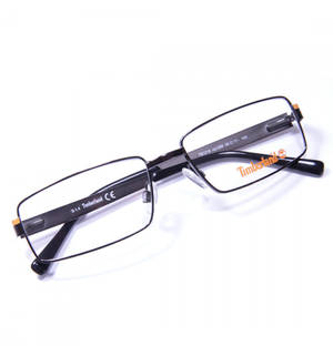 Isang cool photo ng Timberland eyeglasses na may clear rectangle lenses, itim na rims, at folded temples laban sa isang puting background. — Honor Magic V Flip 2 Wallpaper