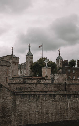 Tower Of London Cloudy Day — Galaxy Tab S10+ Wallpaper