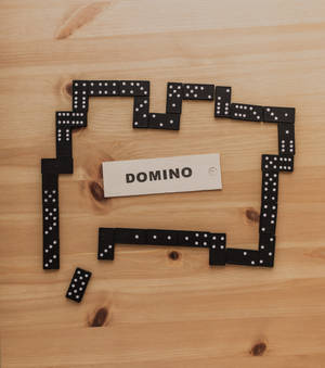 Daan ng Itim na Domino na Wallpaper — Vivo X Fold5 Wallpaper