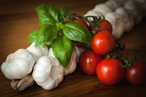 Gulay na kamatis basil bawang wallpaper — 3:2 Wallpaper