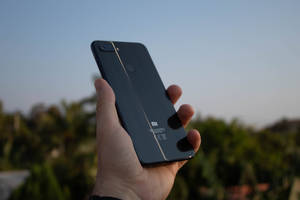 Xiaomi Smartphone Sa Kamay — Xiaomi Wallpaper