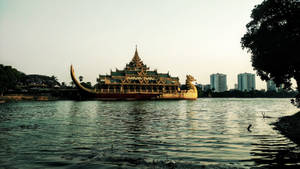 Wallpaper ng Yangon Floating Restaurant — ROG Ally Wallpaper